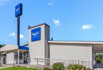 Motel 6 Cross Lanes, Wv Goff Mountain Rd has Smoking rooms