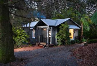 Leddicott Cottage allows 18 year olds to book a room