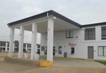 Red Roof Inn Houston - Jersey Village has Smoking rooms