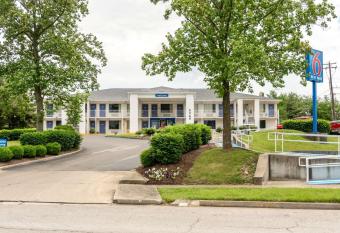 Motel 6-Lexington, Ky - East I-75 has Smoking rooms