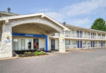 Motel 6 St Joseph allows 18 year olds to book a room