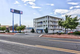 Motel 6-Flagstaff, AZ - East allows 18 year olds to book a room