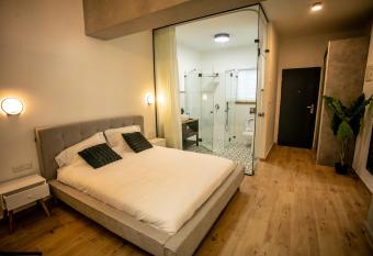 Eshel Mansion - Boutique Suites allows 18 year olds to book a room