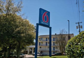 Motel 6-Tallahassee, FL has Smoking rooms