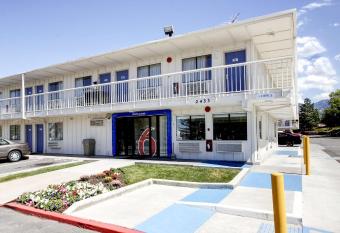 Super 8 by Wyndham Woods Cross - Salt Lake City North allows 18 year olds to book a room