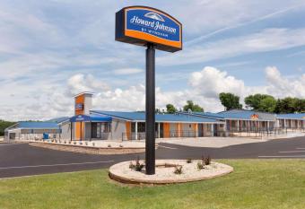 Howard Johnson by Wyndham Harrisonburg has Smoking rooms