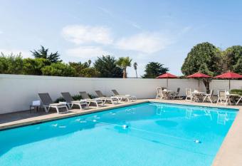 Motel 6-San Simeon, CA - Hearst Castle Area allows 18 year olds to book a room