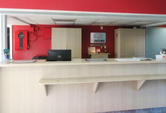 Econo Lodge Paducah West I-24 has Smoking rooms