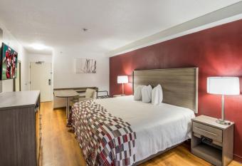 Red Roof Inn Rochester - Airport has Smoking rooms