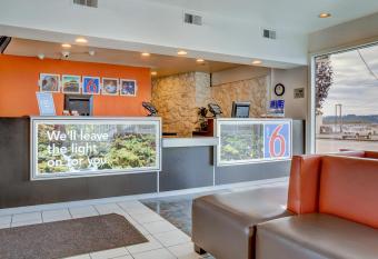 Motel 6 Coos Bay allows 18 year olds to book a room