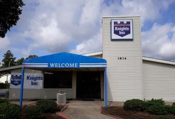 Knights Inn Florence SC has Smoking rooms