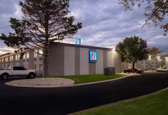 Motel 6 Merrillville In allows 18 year olds to book a room