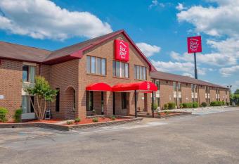 Red Roof Inn Roanoke Rapids has Smoking rooms