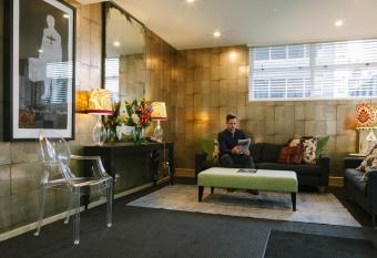 Gilmer Apartment Hotel has Balcony rooms