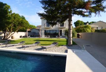 D OR Les Anges allows 18 year olds to book a room