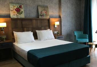 Dedehan Hotel allows 18 year olds to book a room