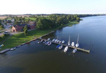 Schleiblick App 5 has rooms with a private hot tub