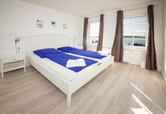 Schleiblick App 11 has rooms with a private hot tub