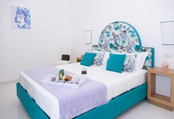 Sorrento Stylish Rooms has Balcony rooms