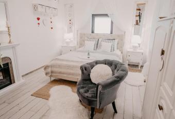 Dom dla dwojga w Starym M  ynie w Brze  nicy allows 18 year olds to book a room