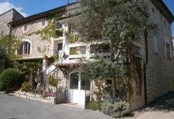 Gite l Etape has Balcony rooms