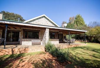 Big Oak Cottages has Balcony rooms