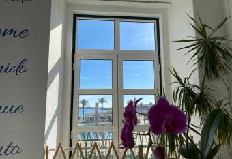 Residencial Arabi allows 18 year olds to book a room