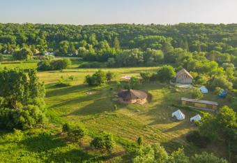 Szell  s R  t Camping allows 18 year olds to book a room