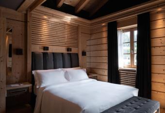 Rosapetra SPA Resort - Small Luxury Hotels of the World has rooms with a private hot tub