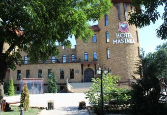 Hotel Mastara allows 18 year olds to book a room