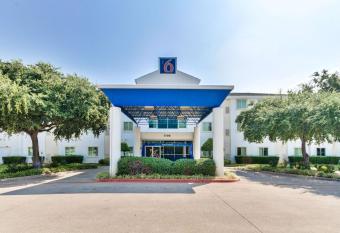 Motel 6 Dallas - Lewisville allows 18 year olds to book a room