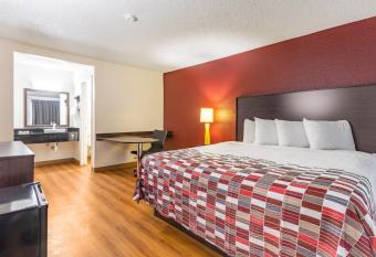 Red Roof Inn Phoenix- Midtown allows 18 year olds to book a room