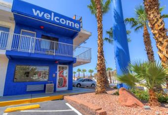 Motel 6 - Las Vegas Nv I-15 Stadium allows 18 year olds to book a room