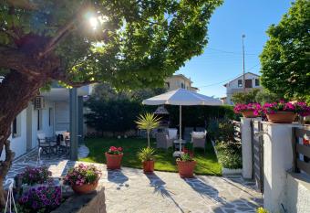 Irida House has Balcony rooms