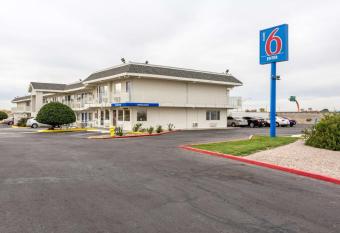 Motel 6-Albuquerque, NM - South - Airport allows 18 year olds to book a room