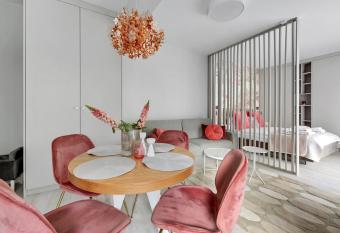 Lion Apartments - Monte Carlo Deluxe allows 18 year olds to book a room