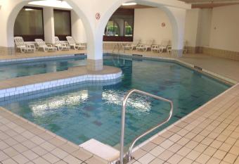 Route du Village 5 Residence Panorama allows 18 year olds to book a room