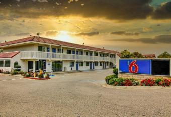 Motel 6 Lompoc allows 18 year olds to book a room