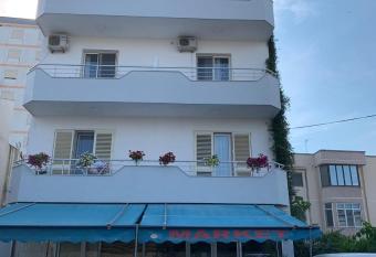 GuestHouse Cami has Balcony rooms