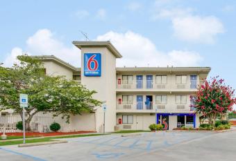Motel 6-Columbia, SC - West allows 18 year olds to book a room