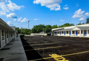 Rodeway Inn has Smoking rooms