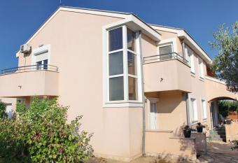 Apartmani Olives has Balcony rooms