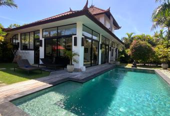 Villa Surga has Smoking/Balcony rooms