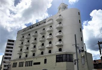 Hotel Peaceisland Naha allows 18 year olds to book a room