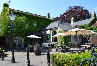The White Hart Country Inn allows 18 year olds to book a room