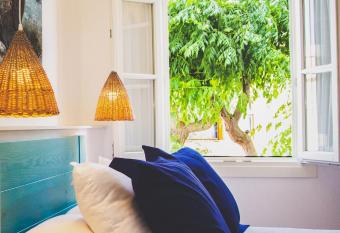 Hotel Romantic Los 5 Sentidos allows 18 year olds to book a room