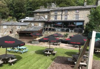 Grapes Hotel, Bar & Restaurant Snowdonia Nr Zip World allows 18 year olds to book a room