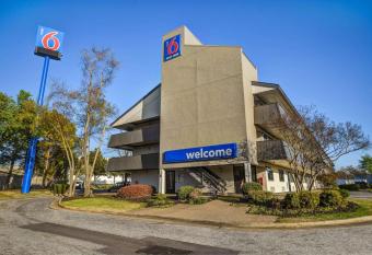 Motel 6 Memphis Downtown allows 18 year olds to book a room