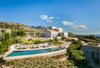 Ari   Estate Suites & Spa allows 18 year olds to book a room