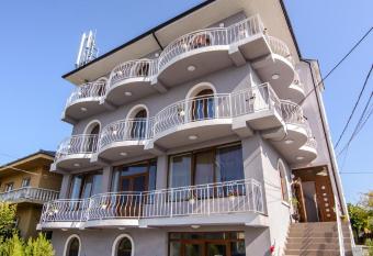 Vila Onasis has Balcony rooms